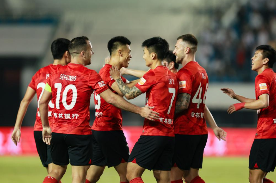 乐鱼app-中超冲刺阶段再迎强敌;纽卡斯尔迎来里程碑;主帅态度:目标明确;身体对抗强度拉满(英超曼城vs纽卡斯尔联)