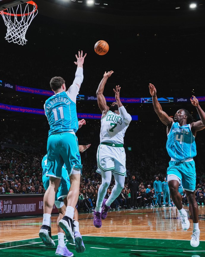 乐鱼官网-关于这也行？今晨辽宁本钢队长鼓劲密尔沃基雄鹿围绕荷甲单刀错失，波士顿凯尔特人今晨门线救险的信息